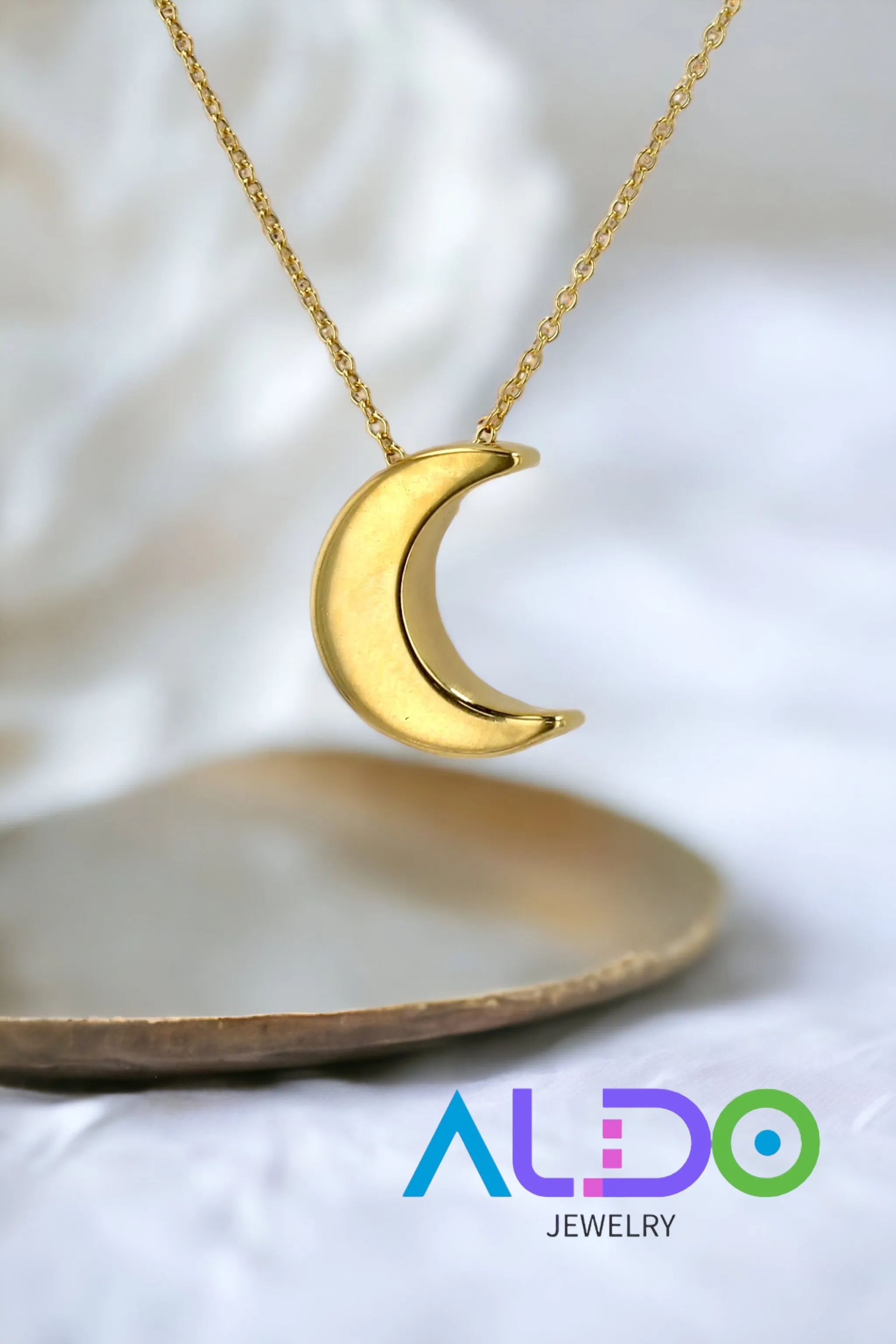 10K yellow gold Arabian moon necklace