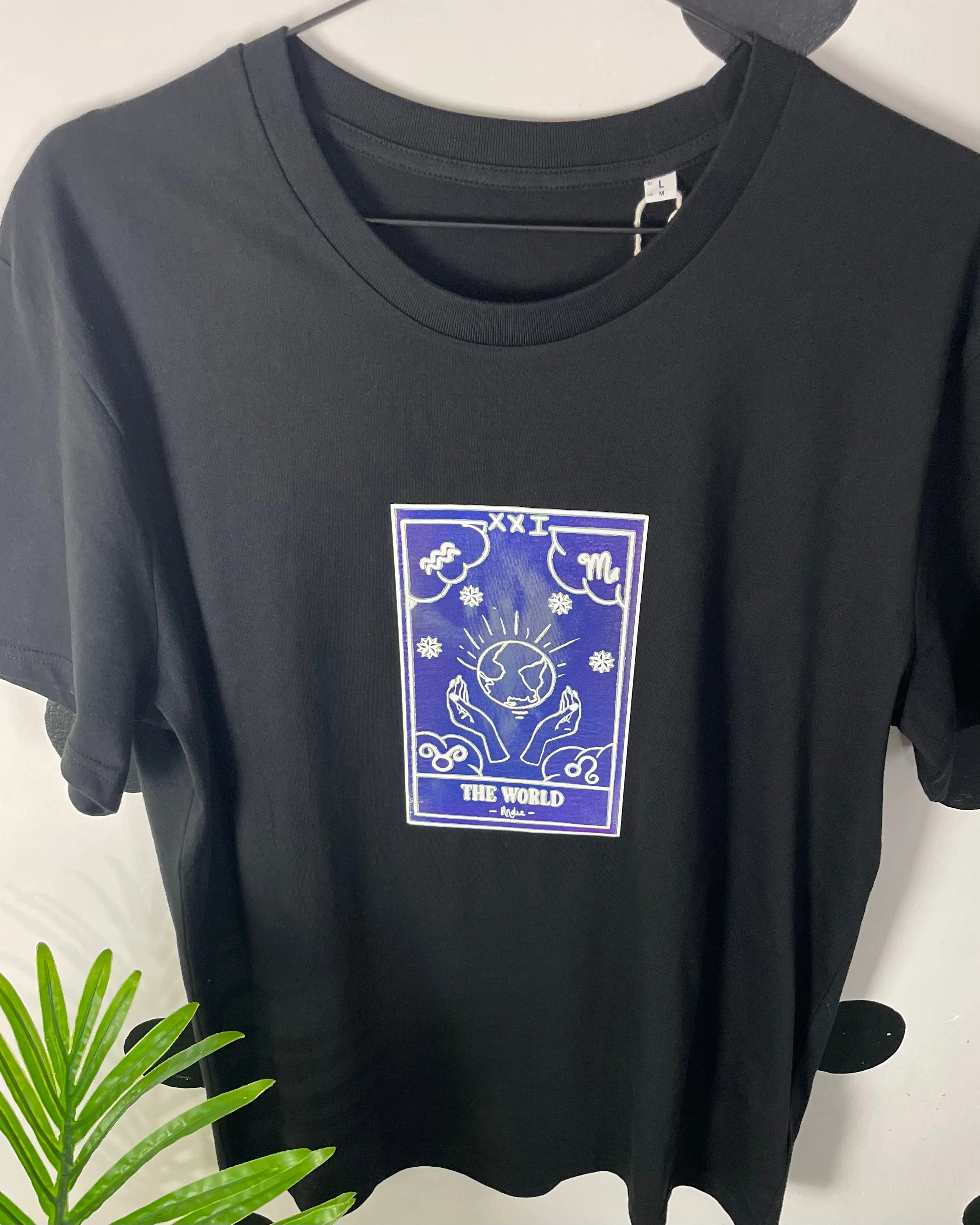 Black Tarot T-shirt: The World