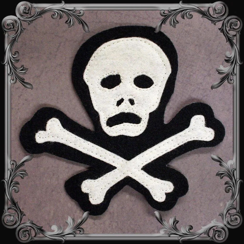 Cut & Sewn Skull & Crossbones Patch